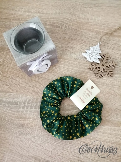 Vánoční gumička velká zelená s hvězdičkami