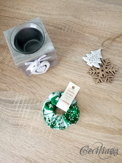 Vánoční gumička zelená s bílou